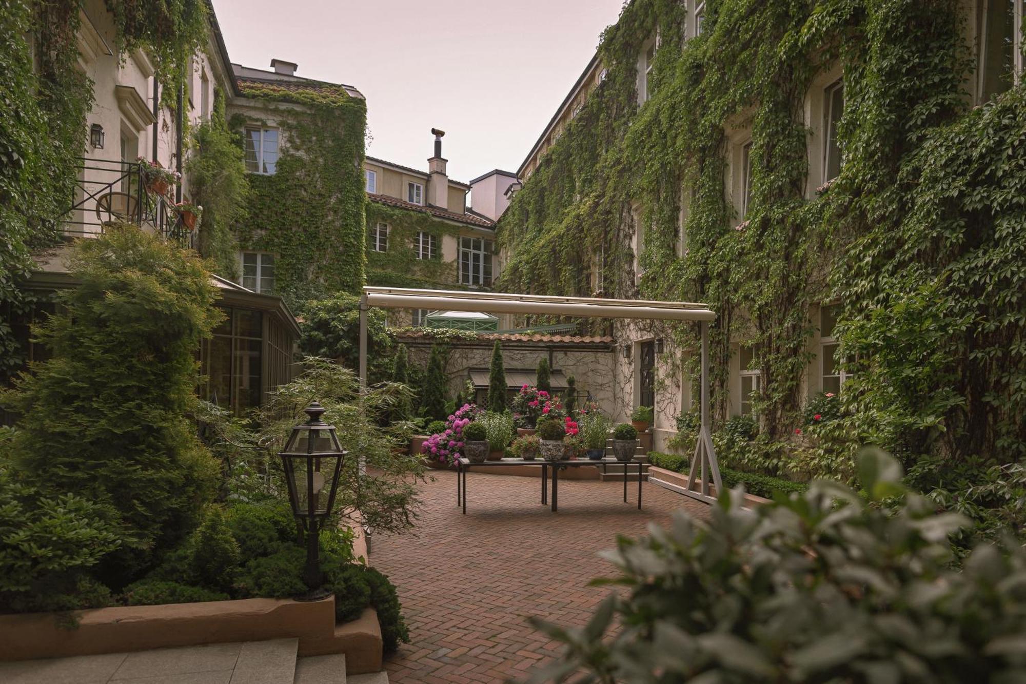 Stikliai Hotel - Relais & Chateaux VNO Exterior foto The courtyard of the Hôtel de Matignon
