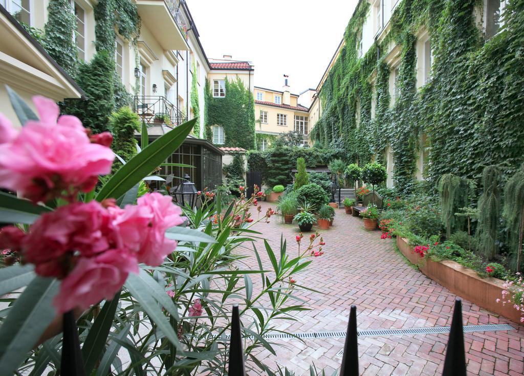 Stikliai Hotel - Relais & Chateaux VNO Exterior foto The courtyard of the hotel