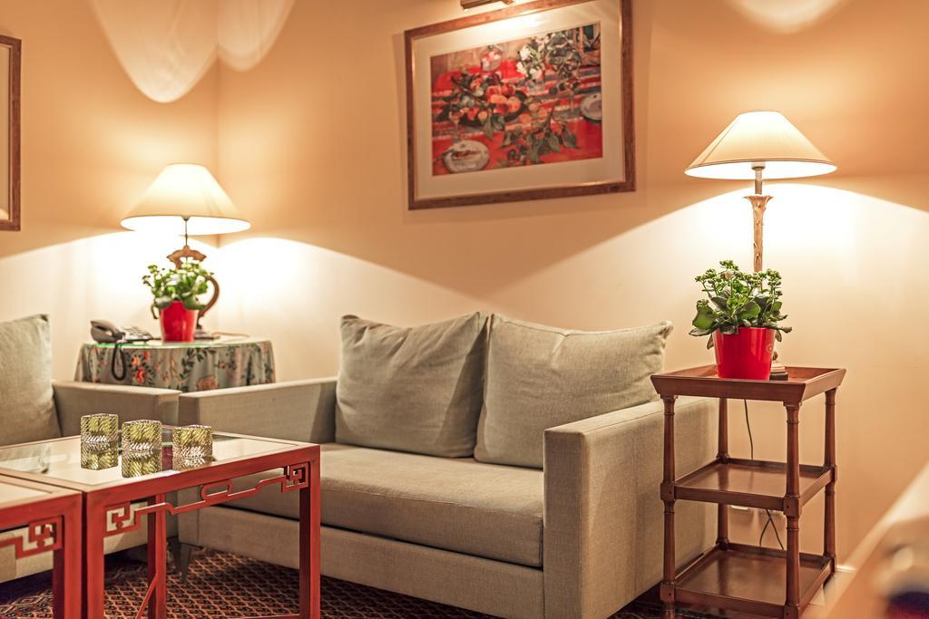 Stikliai Hotel - Relais & Chateaux VNO Exterior foto A living room with indirect lighting